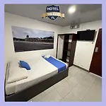Hotel Toledo FL